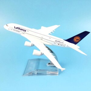 Модель самолета Airbus A380 в ливрее Lufthansa, масштаб 1/500