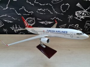 Модель самолета Boeing 737-800 в ливрее Turkish Airlines, масштаб 1/100