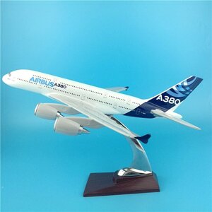 Модель самолета Airbus A380 в фирменной раскраске авиастроительной компании Airbus, масштаб 1/200