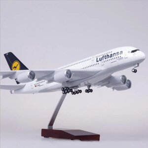 Модель самолета Airbus A380 в ливрее Lufthansa, с LED подсветкой, масштаб 1/160