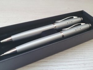 Набор письменный - ручка-стилус и карандаш-стилус, изображение самолета, металл, серый