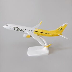 Модель самолета Boeing 737-800 в ливрее Bees Airlines, масштаб 1/200