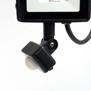 Прожектор светодиодный с датчиком движения 20W 6400K 230V черный IP44, LL-906