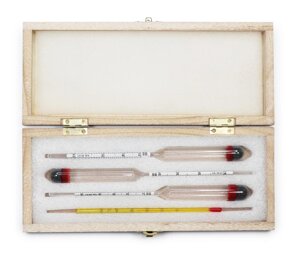 Набор ареометров и термометра в деревянном ящике