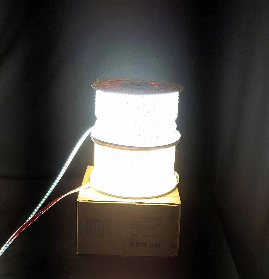 LED лента SMD 3535 в пвх оболочке самоклеящаяся от компании Белая птица - фото 1