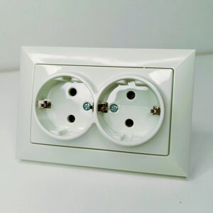 Розетка 2-м СП WESA 16А с заземл. IP20 белая. CS-15