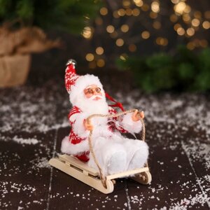 Дед Мороз 'В костюмчике с узорами и меховых ботиночках, на санях' 13 см, красно-белый