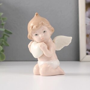 Сувенир керамика 'Малыш-ангел сидит с белым сердцем' 7х6х10,5 см