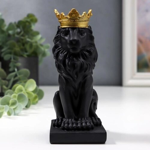 Сувенир полистоун 'Чёрный лев в золотой короне' 13,8х5,8х8 см