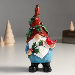 Сувенир полистоун 'Дед Мороз в колпаке с ягодами, с птицей Северный кардинал' 9х9х18,8 см