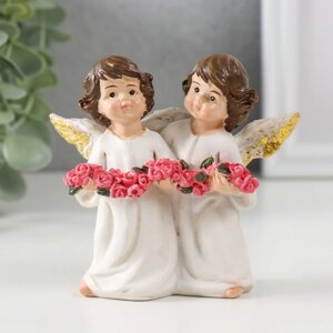Сувенир полистоун 'Два ангела в платье с гирляндой из роз' 8,7х10х4,2 см