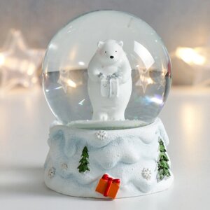 Сувенир полистоун водяной шар 'Белый мишка с подарком' белый с серебром 7х6,7х8,8 см (комплект из 6 шт.)