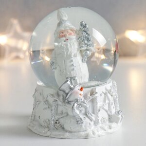 Сувенир полистоун водяной шар 'Дед Мороз с ёлкой и снеговиком' белый с серебром 7х6,7х8,8 см 75679 (комплект из 6 шт.)