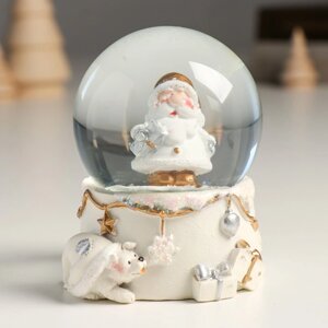 Сувенир полистоун водяной шар 'Дед Мороз с подарком' белый с золотом 7х8х9 см (комплект из 6 шт.)