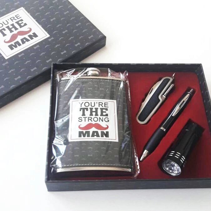 Фляжка с аксессуарами в подарочной упаковке «The STRONG man» (You're THE MAN) от компании SHOPPE • Лучшее – себе. - фото 1