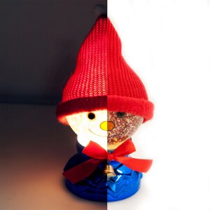 Снежный шар в шапочке с подсветкой и метелью «Новогодний персонаж»Снеговик)