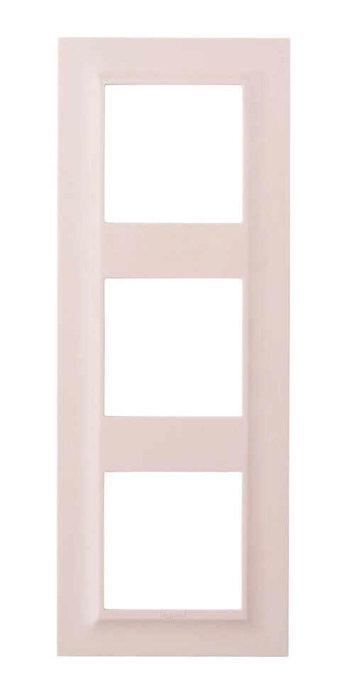 Рамка для розеток и выключателей Legrand Structura 3 поста, цвет розовый от компании ИП Фомичев - фото 1