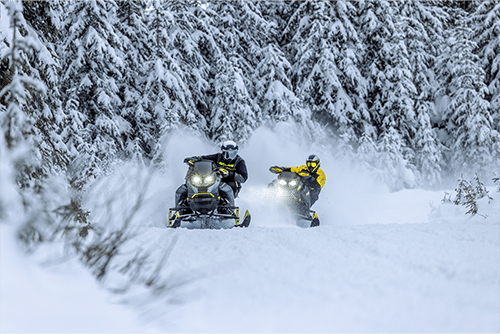 Модели Ski-Doo 2026 продолжают расширять границы, позволяя райдерам еще больше наслаждаться зимними приключениями. - фото pic_8dfb7c01a534d2c7a14c796334911f46_1920x9000_1.png