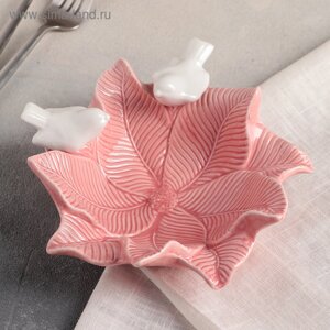 Блюдо керамическое «Голубки на цветке», 16,518 см, цвет розовый