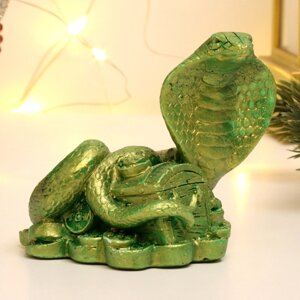 Фигура "Змея с сундуком" зеленый с золотым, 6х6х5см