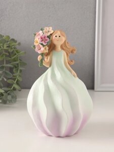 Фигурка полистоун «Девочка-зефирка с букетом», зелёно-фиолетовый, 11.510.518.5 см