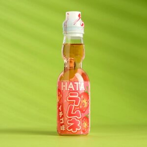 Напиток газированный Ramune, со вкусом клубники, 200 мл