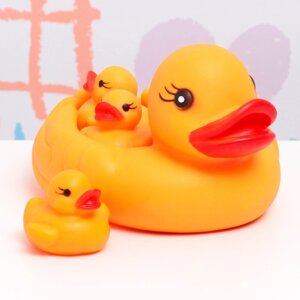 Резиновые игрушки для ванны «Мама утка и три уточки», 18х10 см, с пищалкой, в наборе 4 шт