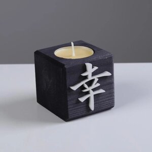 Свеча в деревянном подсвечнике "Куб, Иероглифы. Удача", цвет: Эбен", 6х6х6 см, аромат манго