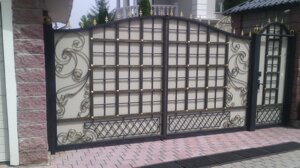Кованные ворота распашные на заказ, индивидуальное производство и установка