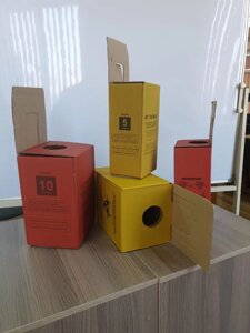 Коробка для сбора, хранения и безопасной утилизации объемом 10 литров класса Б Желтый В красный укомплектованы пакетами