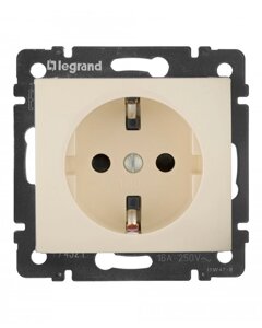 Legrand 695613 Розетка Valena 2К+З. Немецкий стандарт с защитными шторками, слоновая кость