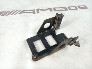 Кронштейн блока клапанов пневмоподвески Mercedes-Benz S-Class W221 M273.961 2005 (б/у)