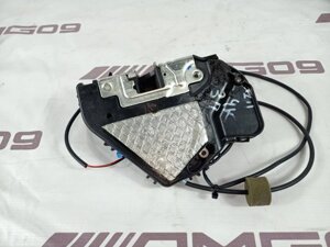 Замок боковой двери Mercedes-Benz E-Class W211 М272.964 2005 задн. прав. (б/у)