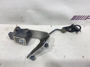 Датчик уровня кузова Mercedes-Benz E-Class W211 М272.964 2005 задн. (б/у)
