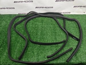Уплотнительная резинка капота Mercedes-Benz E-Class W211 M273.962 2006 (б/у)