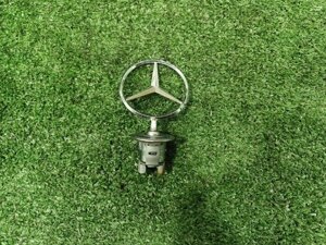 Значок капота Mercedes-Benz E-Class W211 М272.964 2005 (б/у)