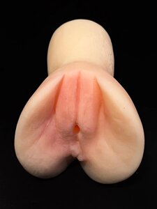 Мастурбатор вагина с пухлыми половыми губами
