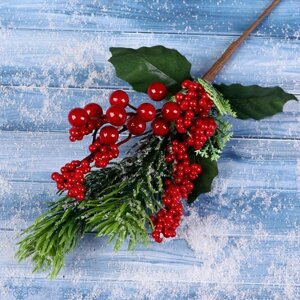 Декор 'Зимнее очарование' веточка хвои с ягодками в снегу, 29 см