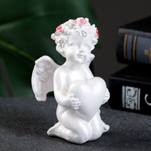 Фигура 'Ангел с сердцем на коленях' перламутр, 10х6х5см