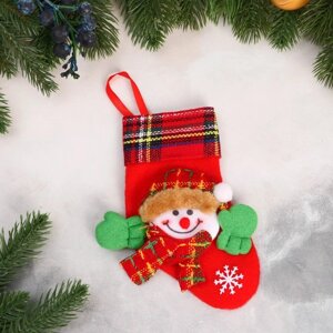 Носок для подарков 'Снеговик в варежках' 11х15 см, красно-зелёный