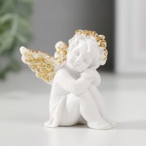 Сувенир полистоун 'Ангелочек с головой на коленках сидит' белый с золотом 4,5х3,2х4,5 см