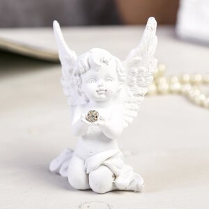 Сувенир полистоун 'Белоснежный ангел с шариком из страз сидит' МИКС 8х6х2,5 см