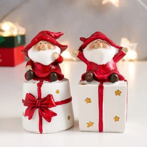 Сувенир полистоун 'Дедушка Мороз в колпаке гнома на подарке'МИКС 9х5х4 см