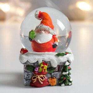 Сувенир полистоун водяной шар 'Дед Морозик с подарочком на трубе' 4,5х4,5х6,5 см (комплект из 6 шт.)
