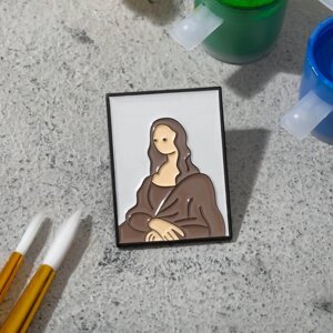 Значок 'Искусство' Мона Лиза, бело-коричневый в чёрном металле